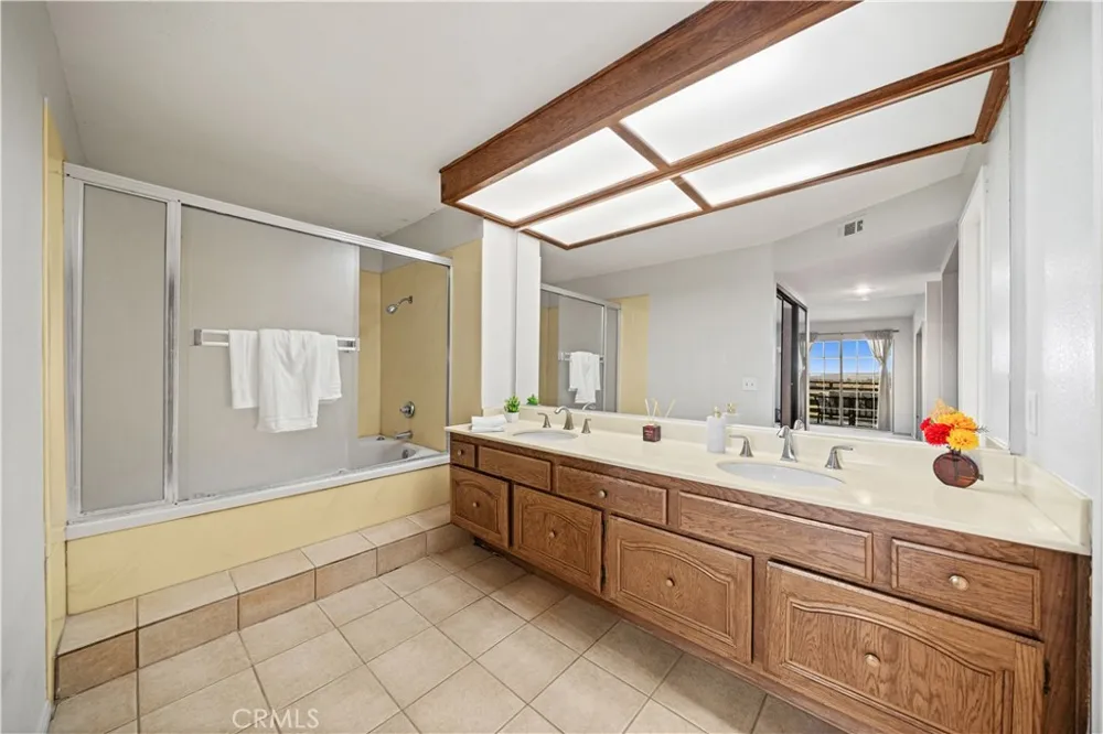1033 Lakeview Azusa, CA 91702