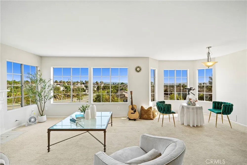 1033 Lakeview Azusa, CA 91702