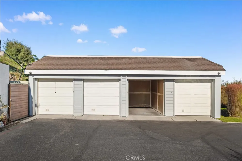 1033 Lakeview Azusa, CA 91702