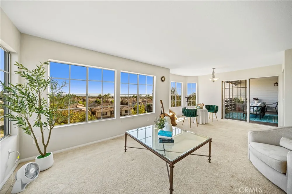 1033 Lakeview Azusa, CA 91702