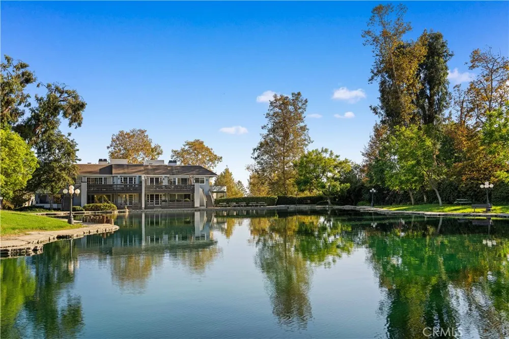 1033 Lakeview Azusa, CA 91702
