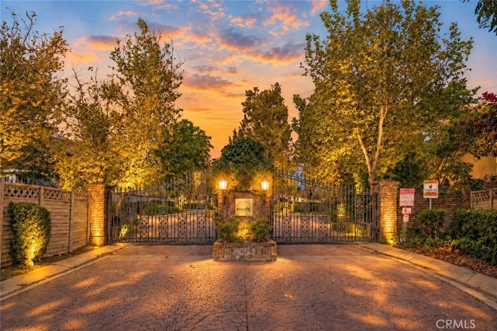 1033 Lakeview Azusa, CA 91702