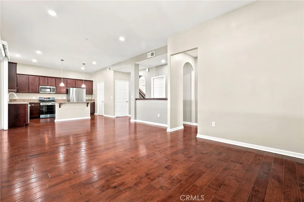 7861 Fluffy Duckling Lane Winnetka, CA 91306