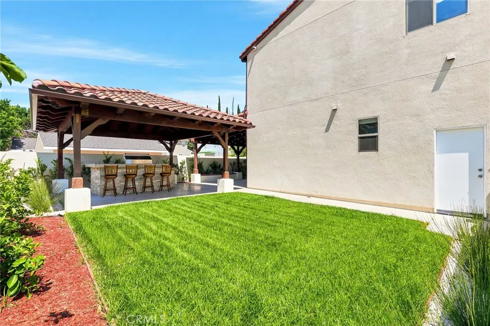 7861 Fluffy Duckling Lane Winnetka, CA 91306