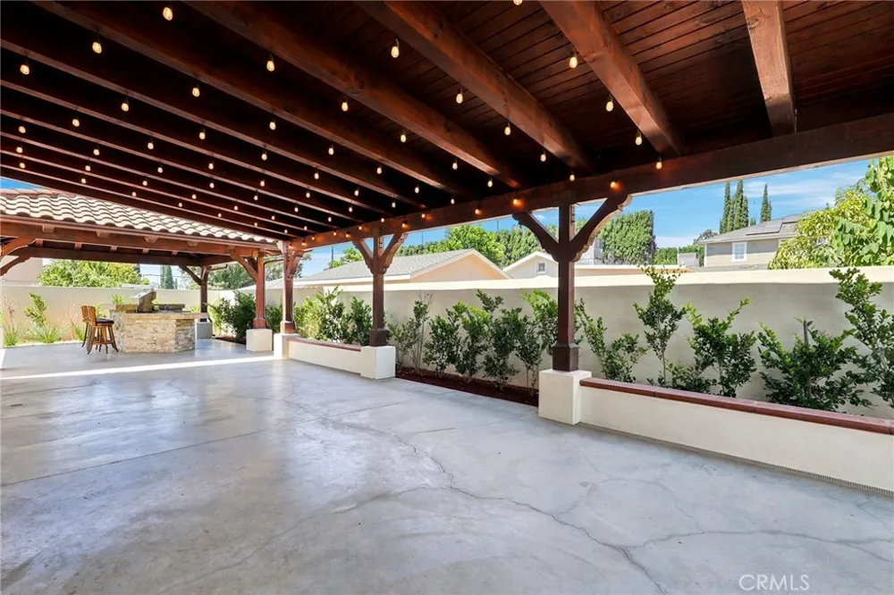 7861 Fluffy Duckling Lane Winnetka, CA 91306
