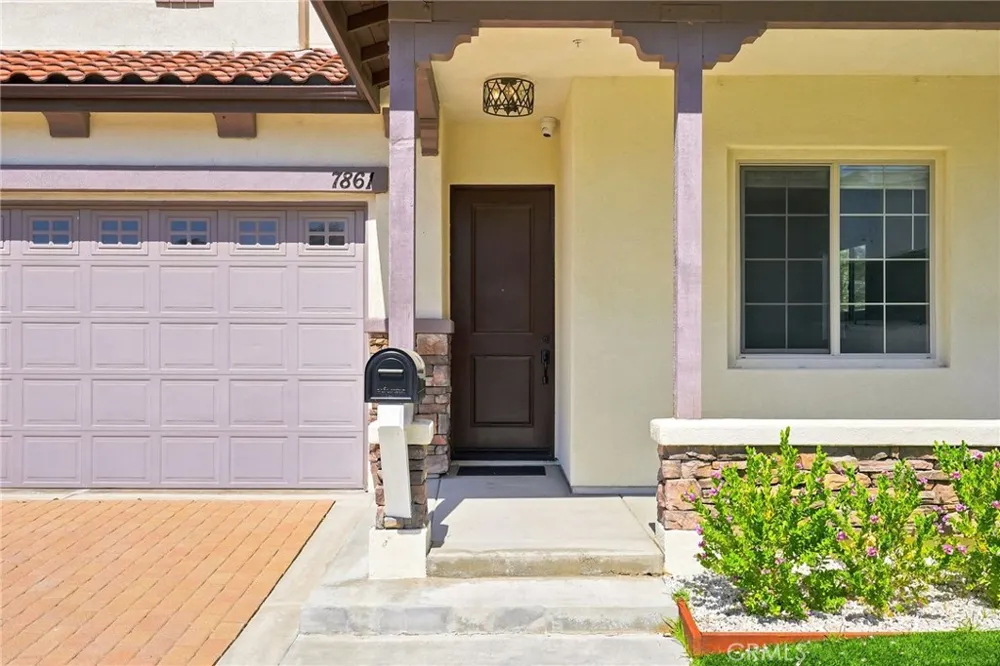 7861 Fluffy Duckling Lane Winnetka, CA 91306