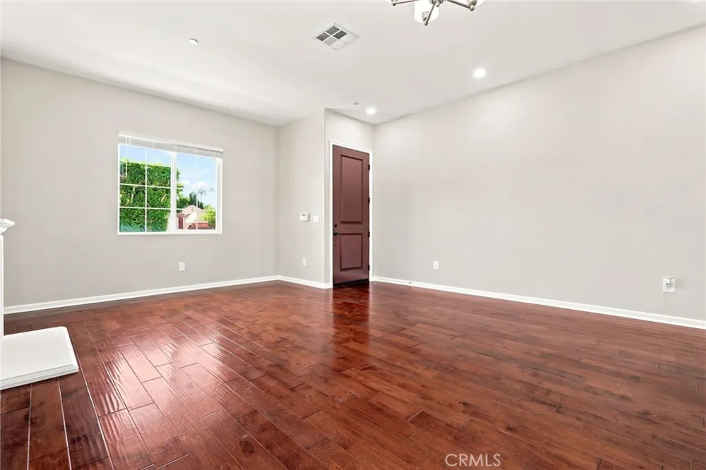 7861 Fluffy Duckling Lane Winnetka, CA 91306