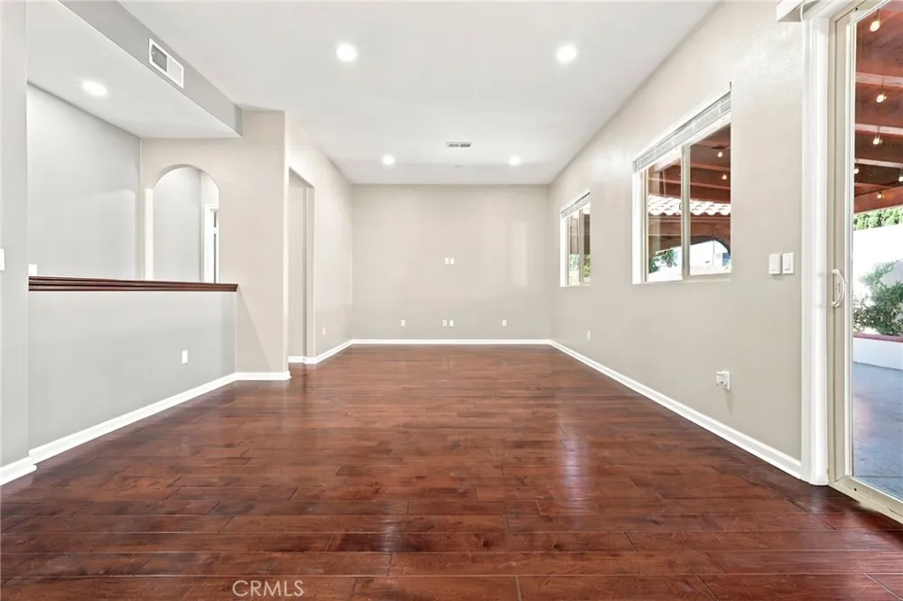 7861 Fluffy Duckling Lane Winnetka, CA 91306