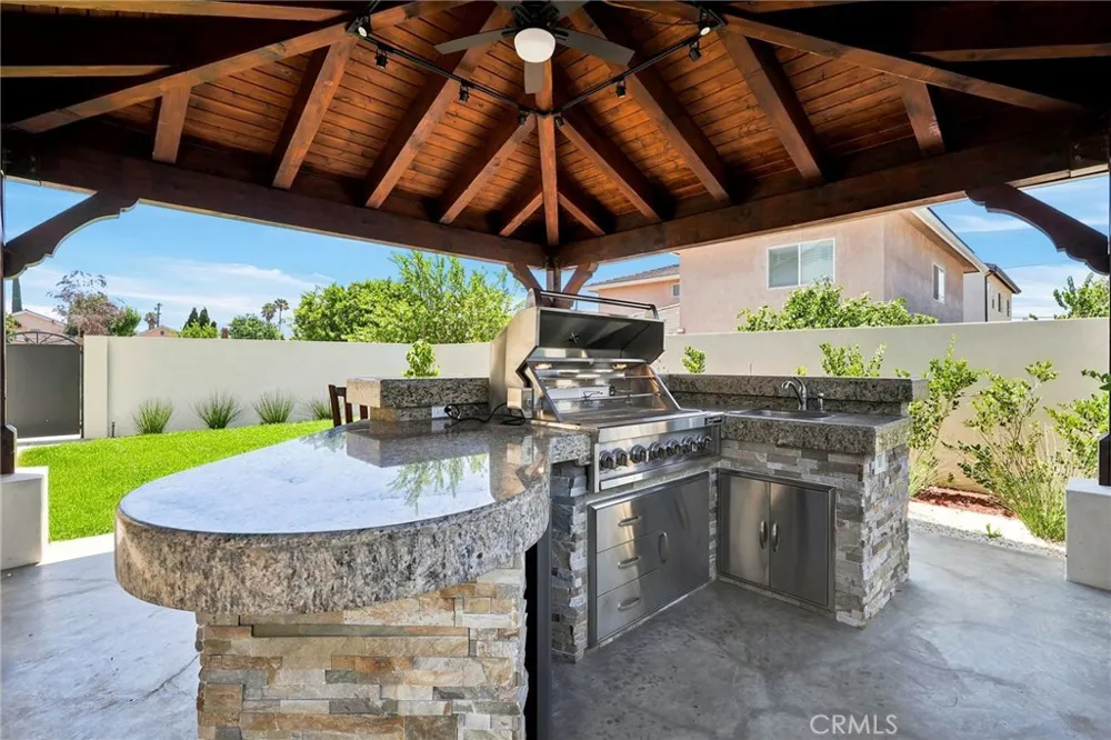 7861 Fluffy Duckling Lane Winnetka, CA 91306