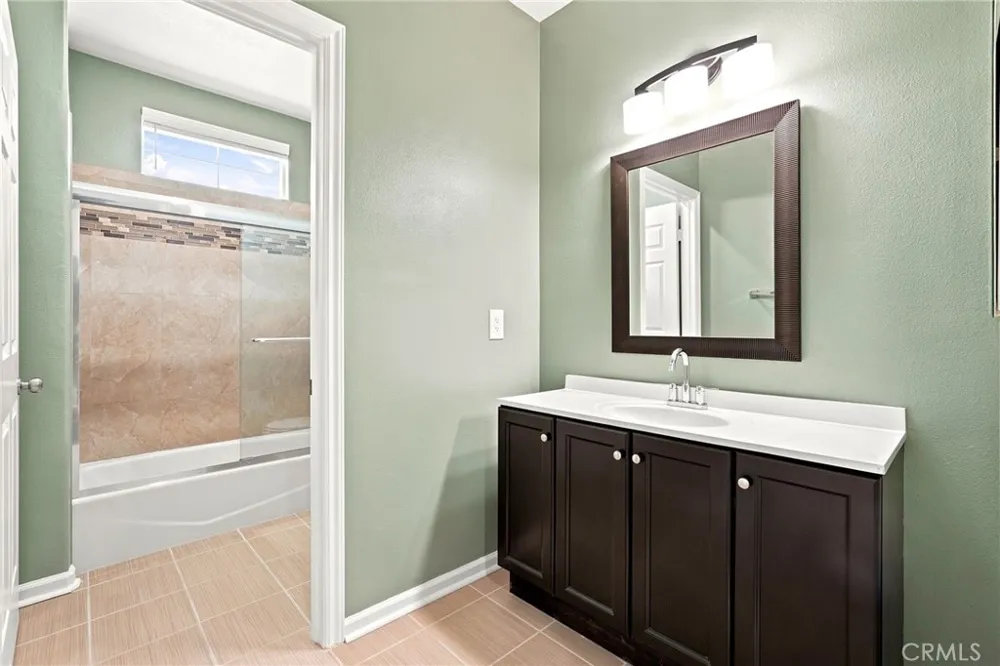7861 Fluffy Duckling Lane Winnetka, CA 91306