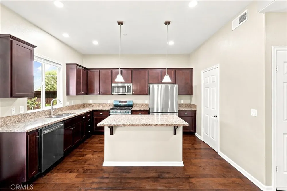 7861 Fluffy Duckling Lane Winnetka, CA 91306