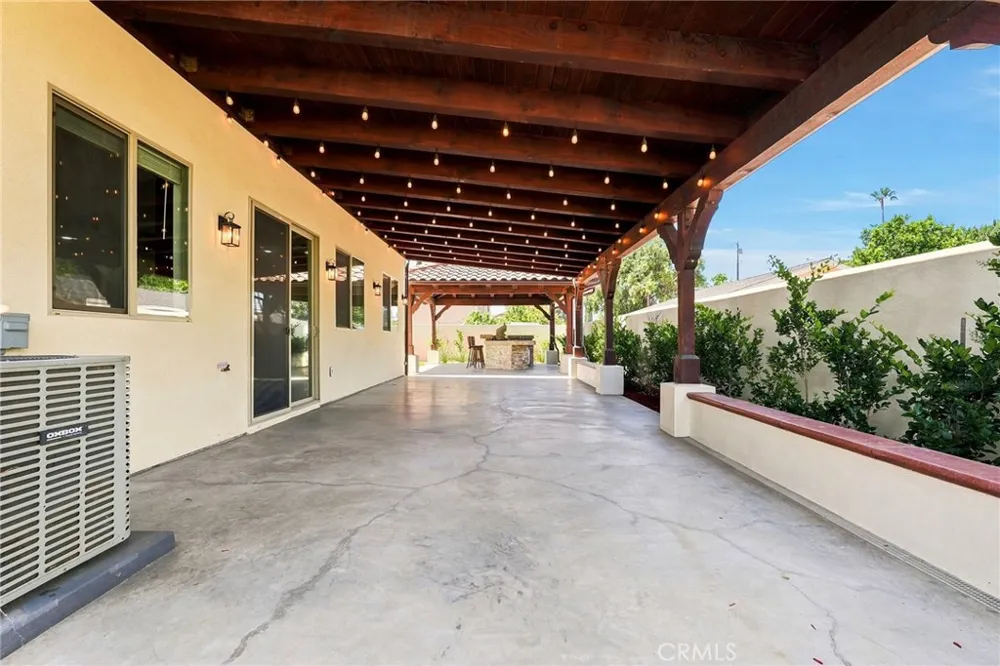 7861 Fluffy Duckling Lane Winnetka, CA 91306