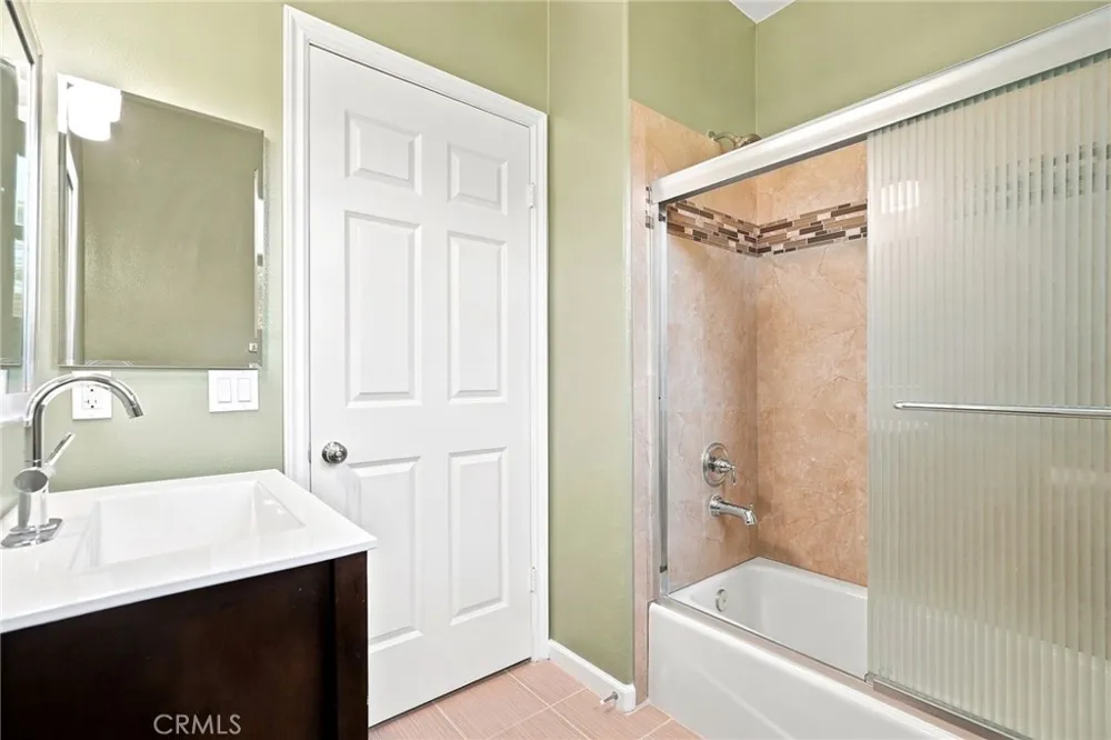 7861 Fluffy Duckling Lane Winnetka, CA 91306