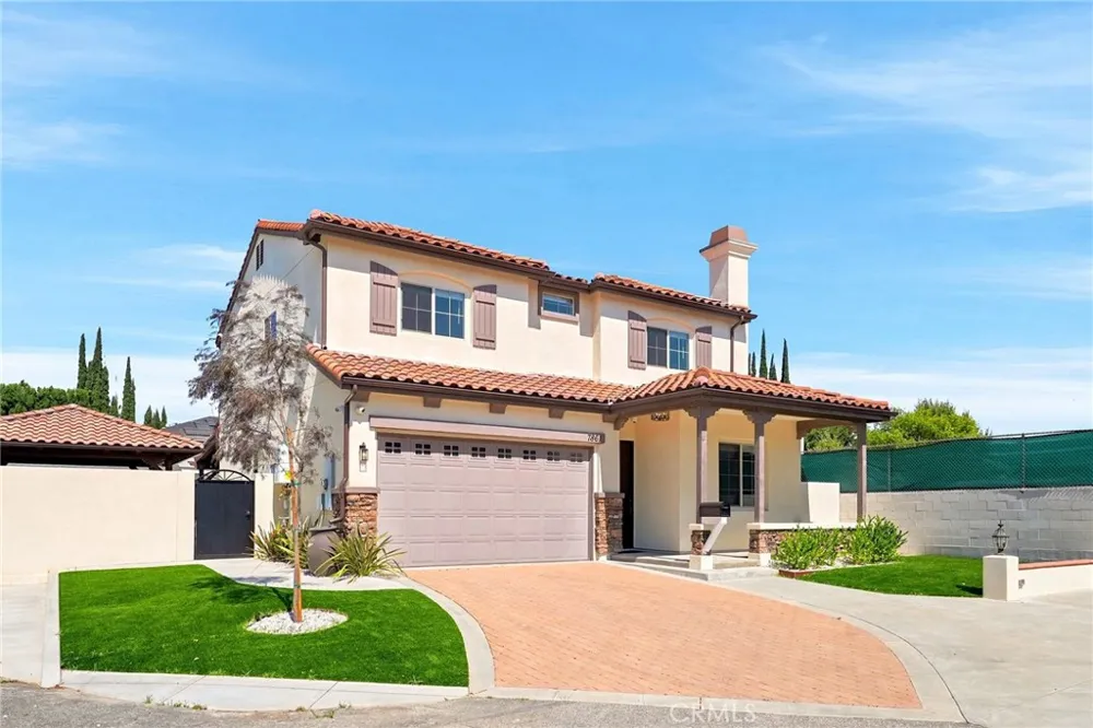 7861 Fluffy Duckling Lane Winnetka, CA 91306