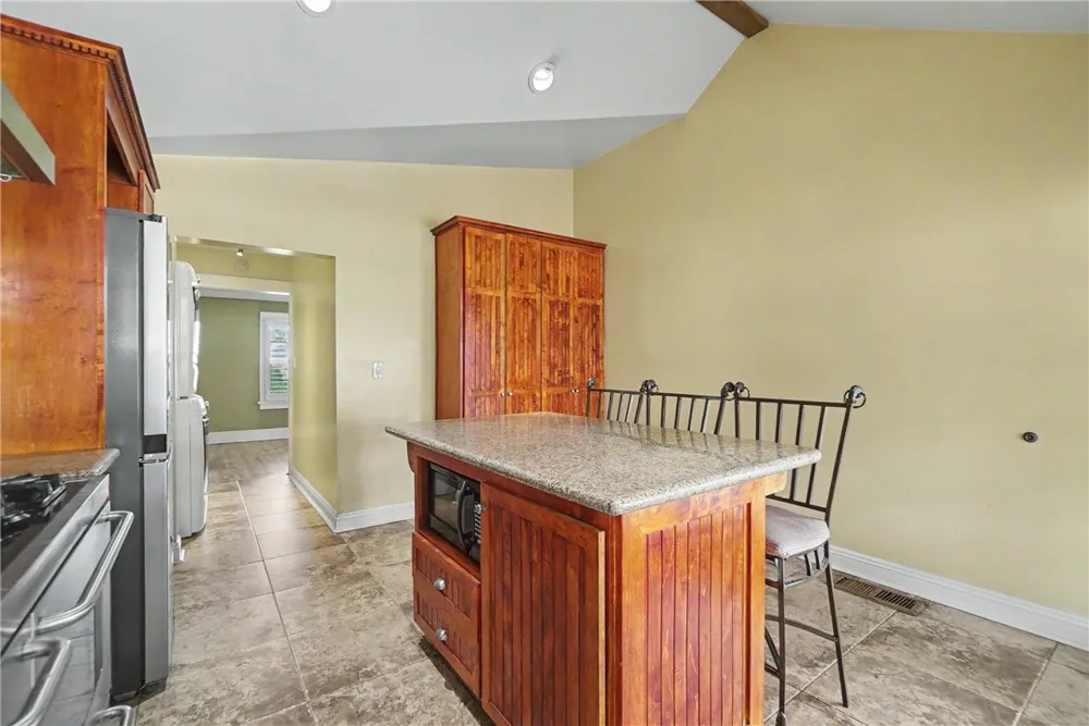 173 S Meridith Avenue Pasadena, CA 91106