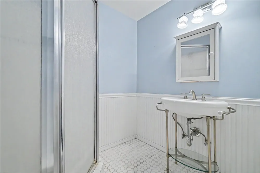 173 S Meridith Avenue Pasadena, CA 91106