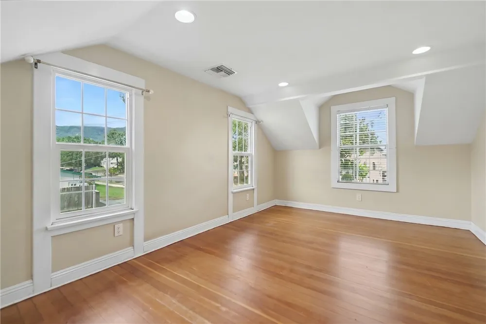173 S Meridith Avenue Pasadena, CA 91106