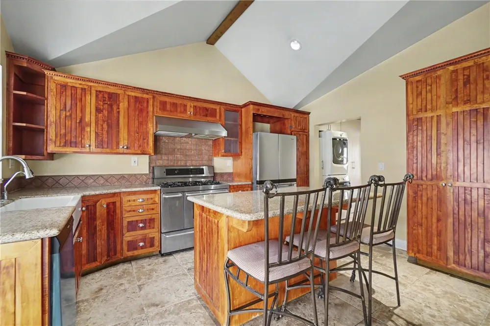 173 S Meridith Avenue Pasadena, CA 91106