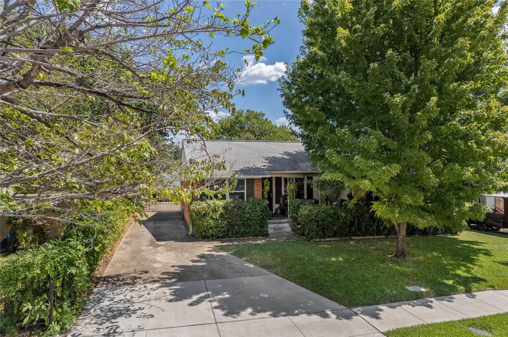 9432 Lenel Dallas, TX 75220