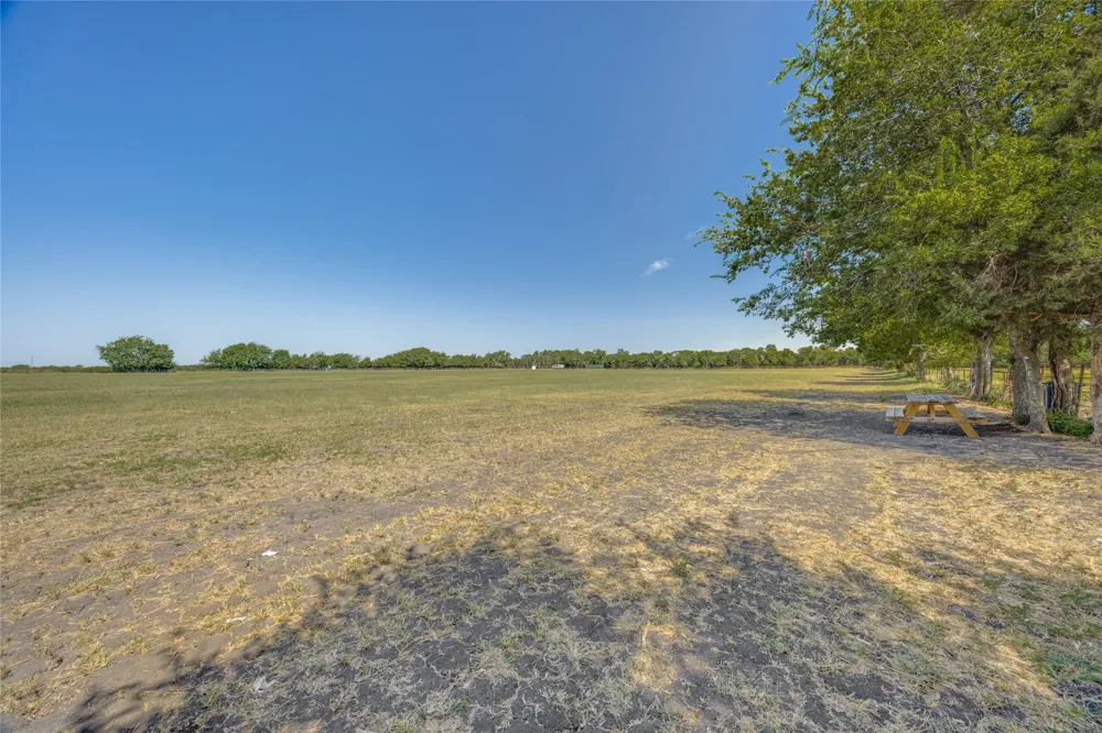 5788 Co Rd 4640 Trenton, TX 75490