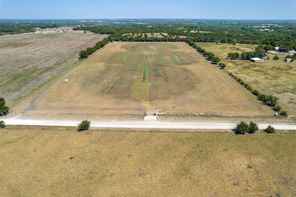 5788 Co Rd 4640 Trenton, TX 75490