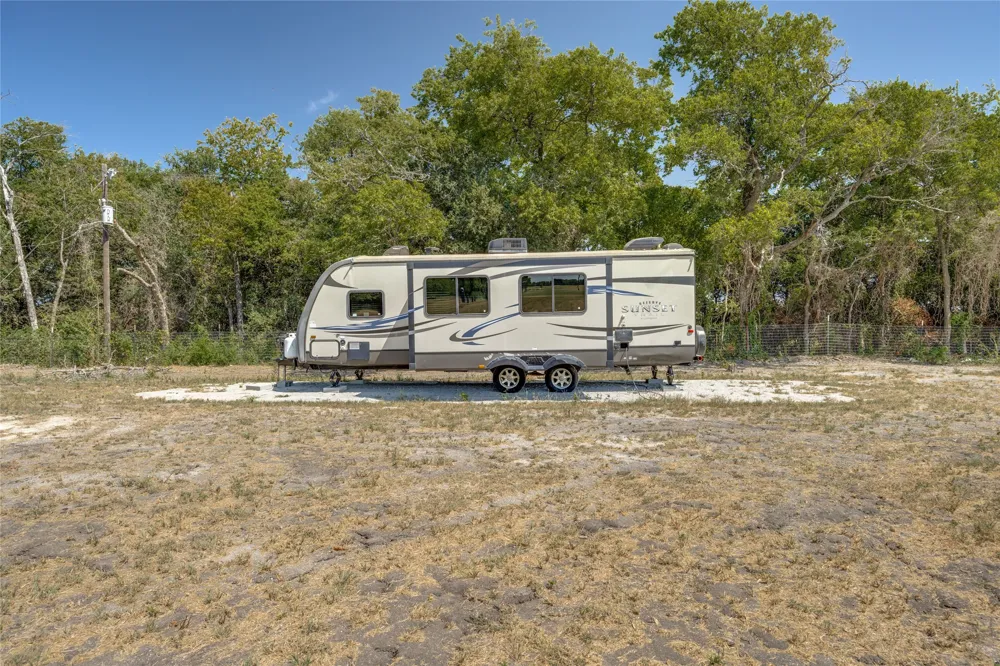 5788 Co Rd 4640 Trenton, TX 75490