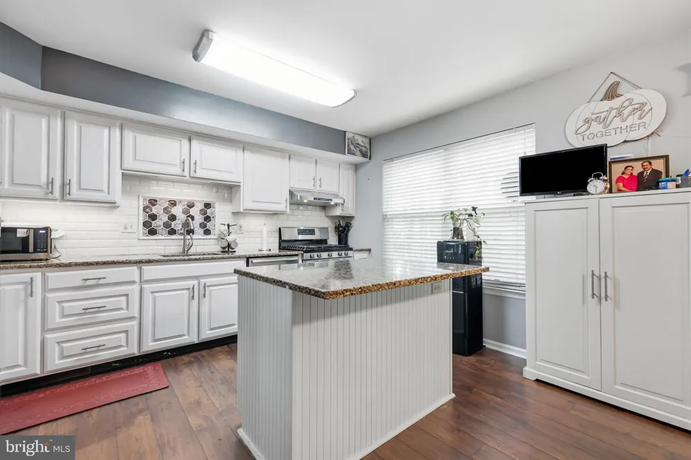 114 YORKSHIRE WAY Hatboro, PA 19040