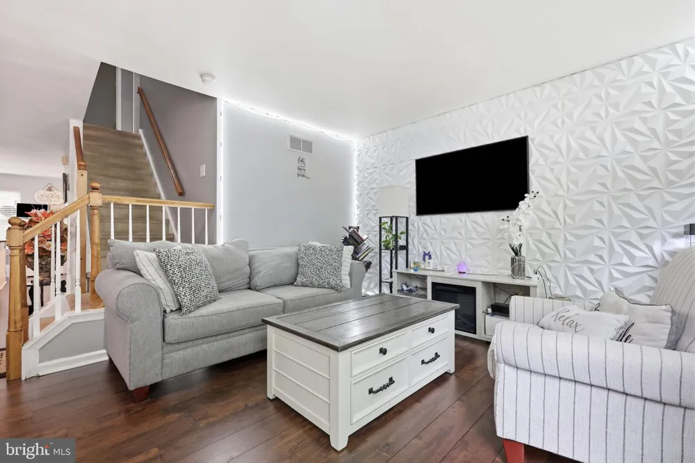 114 YORKSHIRE WAY Hatboro, PA 19040