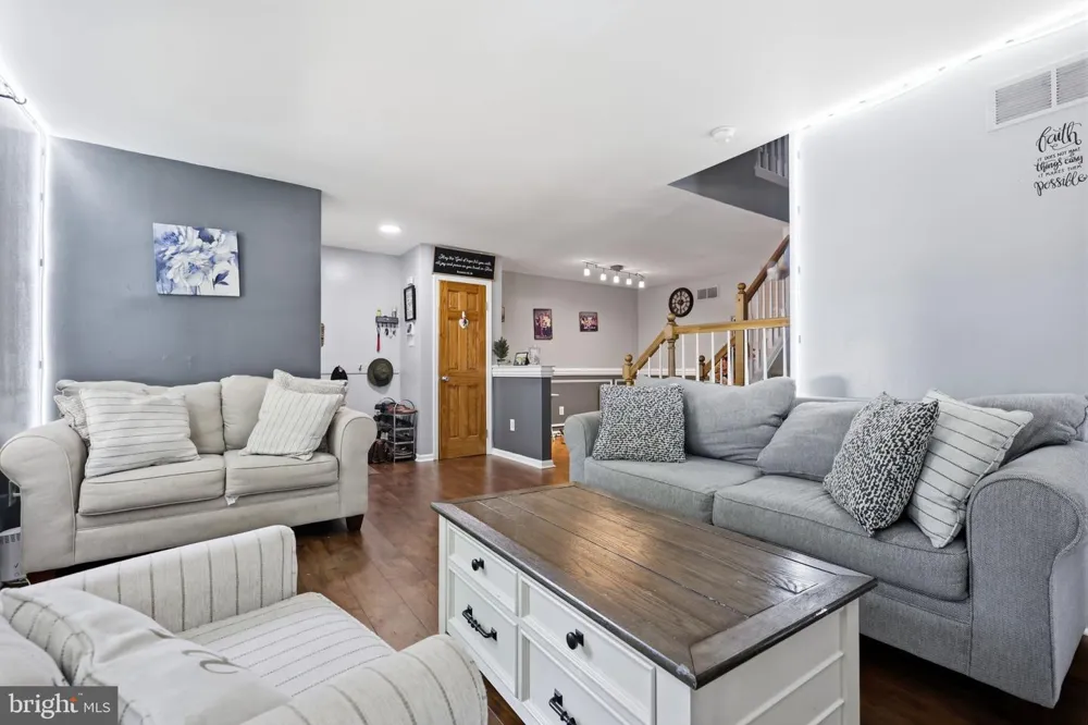 114 YORKSHIRE WAY Hatboro, PA 19040