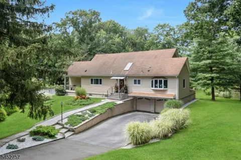 25 Bryers Ln
