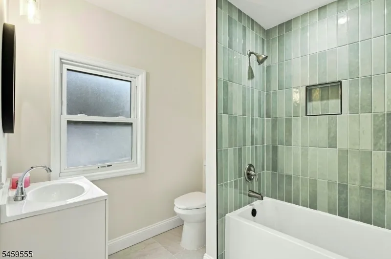 58 Wayne Ave East Orange City, NJ 07018
