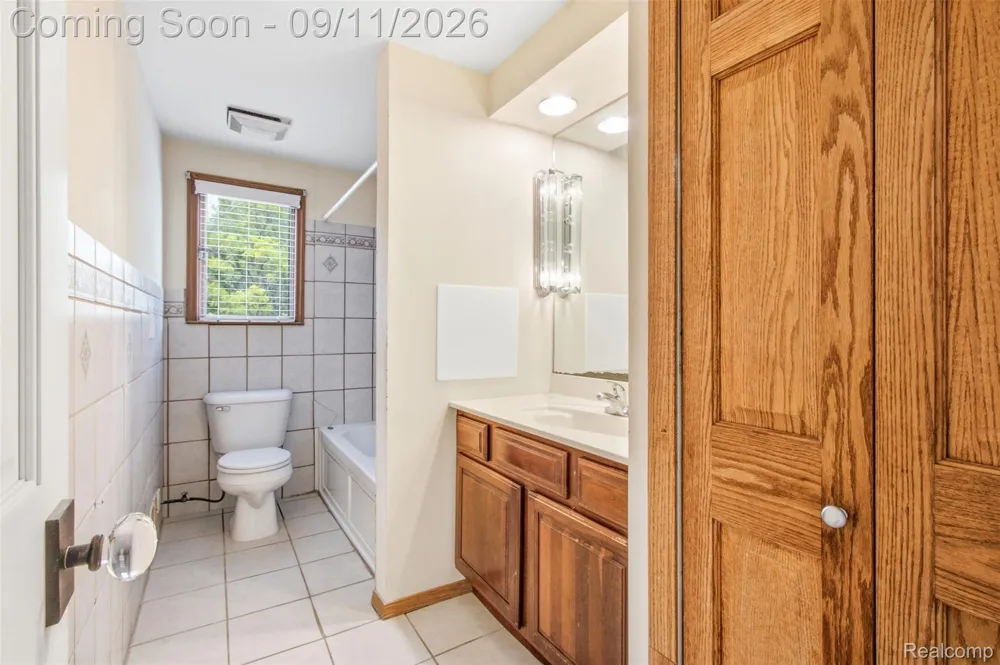 5150 Commerce Road West Bloomfield Charter Township, MI 48324