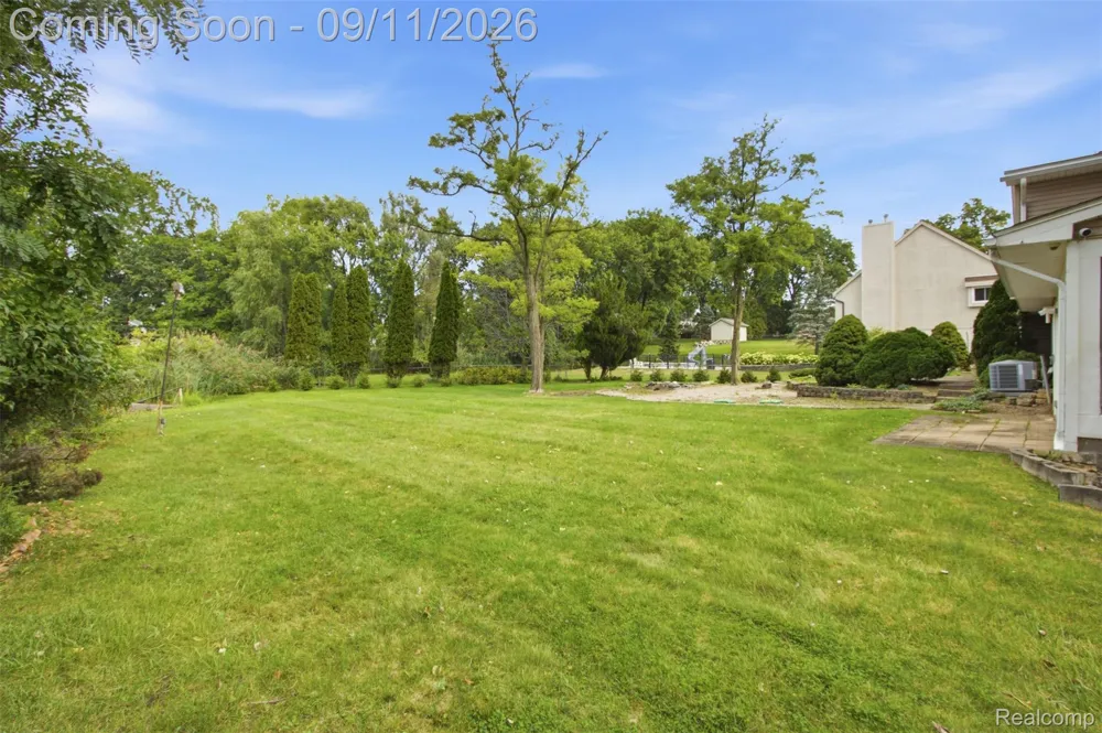 5150 Commerce Road West Bloomfield Charter Township, MI 48324