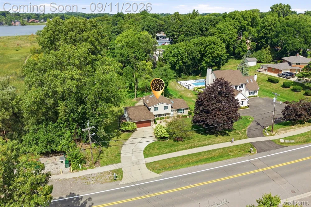 5150 Commerce Road West Bloomfield Charter Township, MI 48324