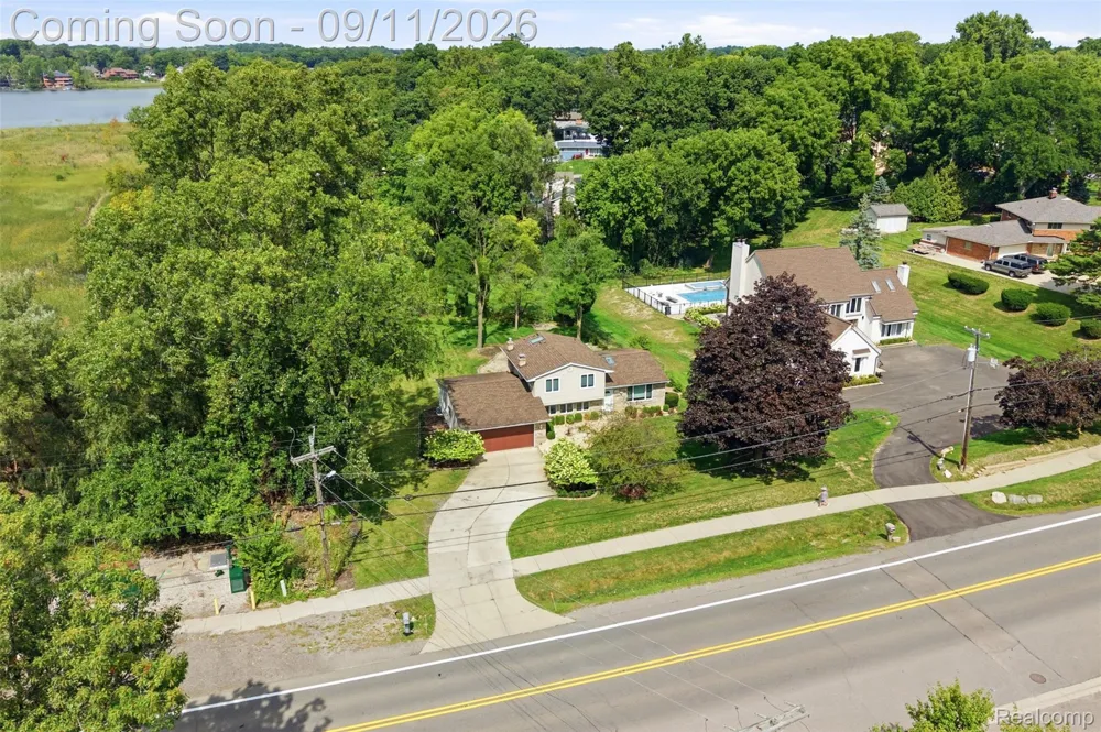 5150 Commerce Road West Bloomfield Charter Township, MI 48324