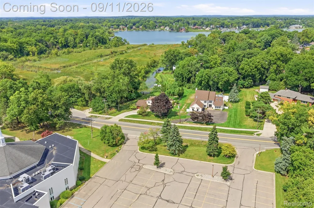 5150 Commerce Road West Bloomfield Charter Township, MI 48324