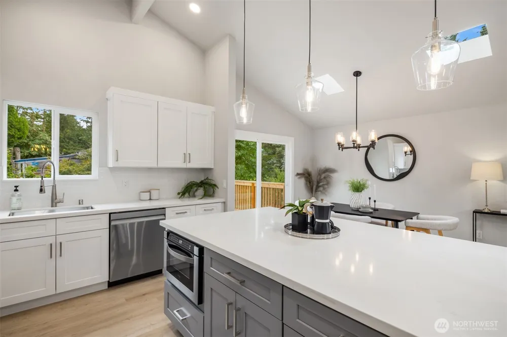 6008 116th Ave NE Kirkland, WA 98033