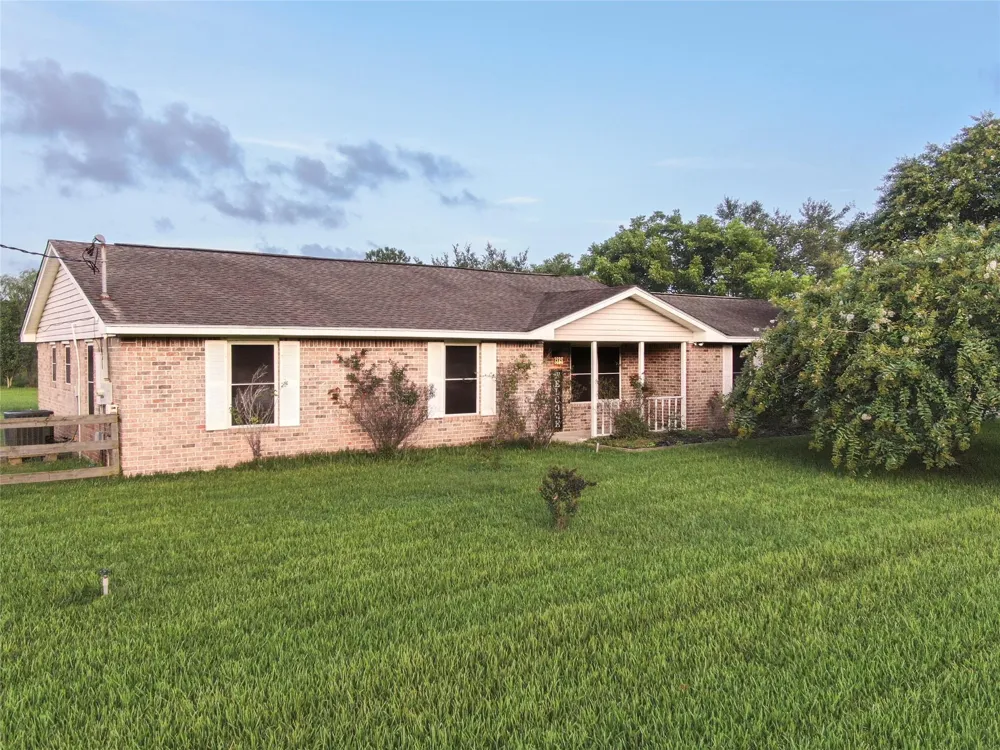 7301 Avenue L 1/2 Santa Fe, TX 77510