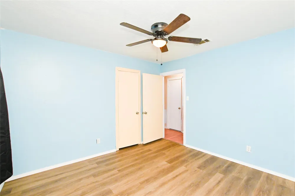 7301 Avenue L 1/2 Santa Fe, TX 77510