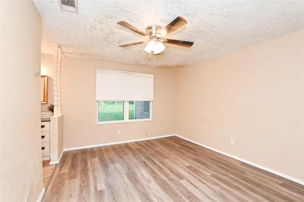 7301 Avenue L 1/2 Santa Fe, TX 77510