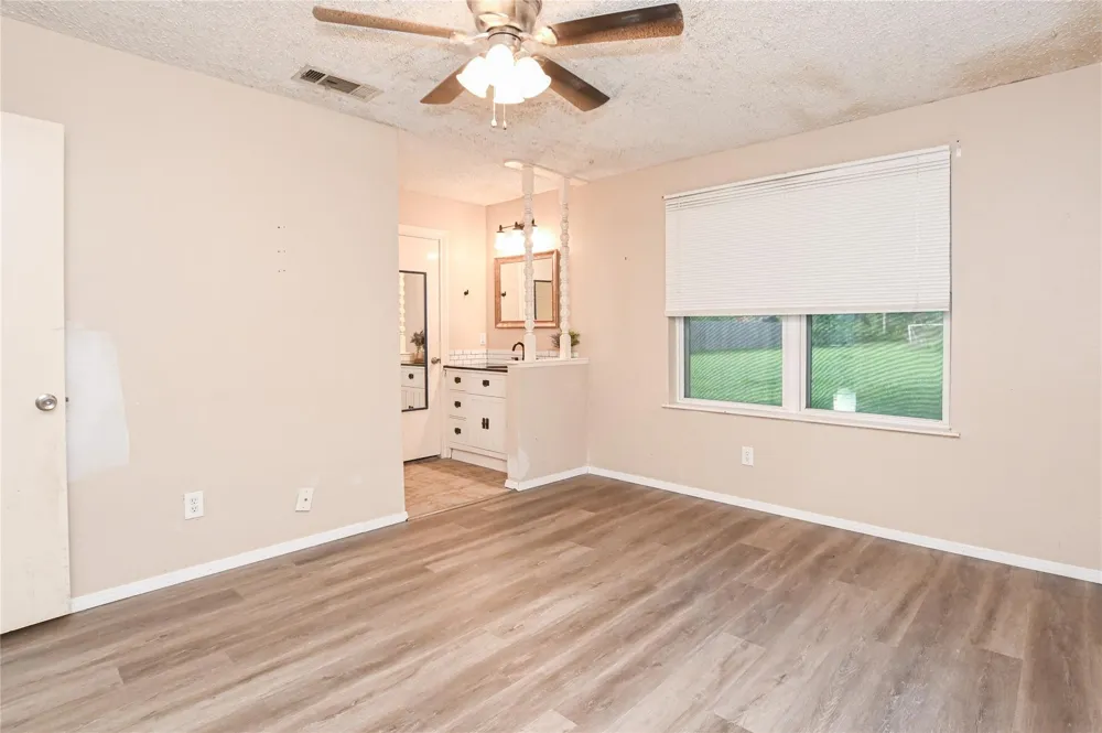 7301 Avenue L 1/2 Santa Fe, TX 77510