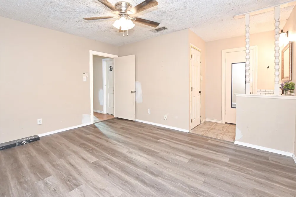 7301 Avenue L 1/2 Santa Fe, TX 77510