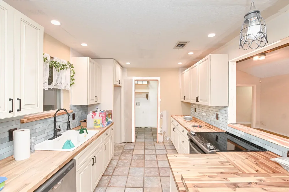 7301 Avenue L 1/2 Santa Fe, TX 77510