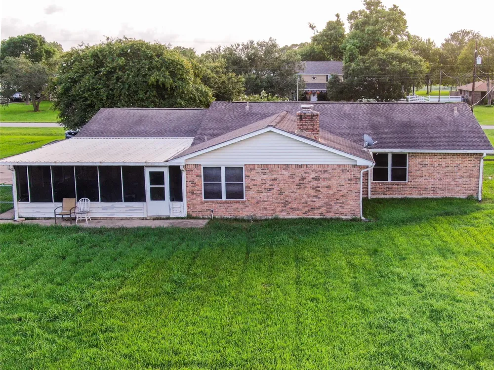 7301 Avenue L 1/2 Santa Fe, TX 77510