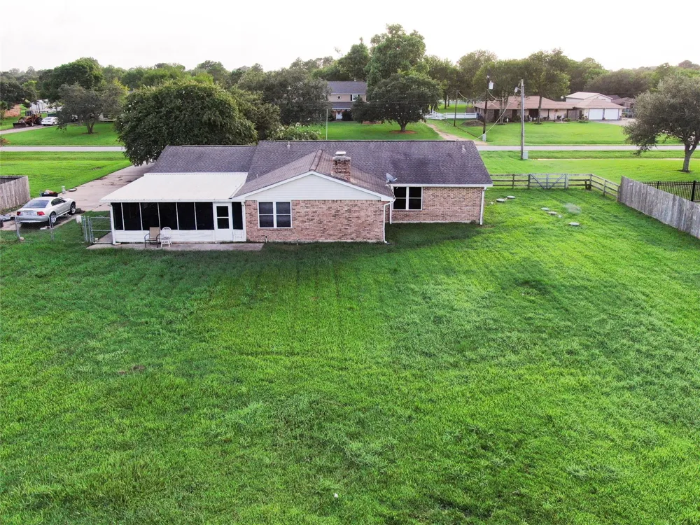 7301 Avenue L 1/2 Santa Fe, TX 77510