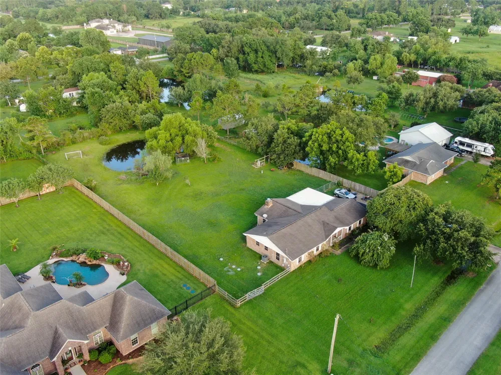 7301 Avenue L 1/2 Santa Fe, TX 77510