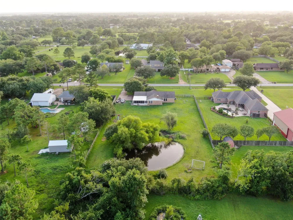 7301 Avenue L 1/2 Santa Fe, TX 77510