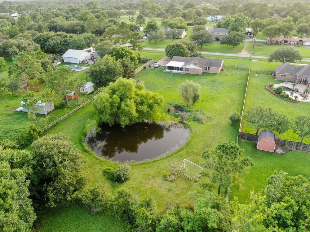 7301 Avenue L 1/2 Santa Fe, TX 77510