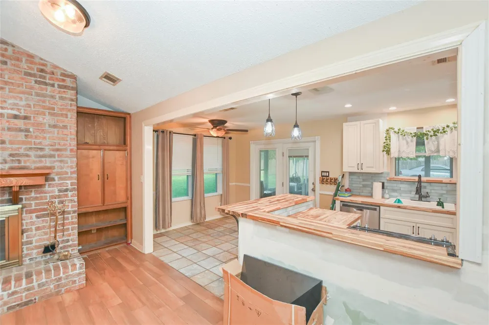 7301 Avenue L 1/2 Santa Fe, TX 77510