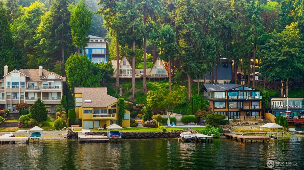1602 W Lake Sammamish Parkway SE Bellevue, WA 98008